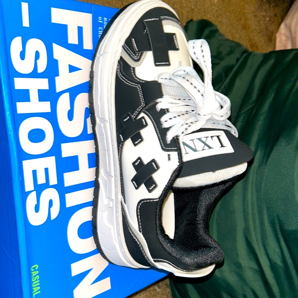 Men sneakers very stylish very cute never been touched
